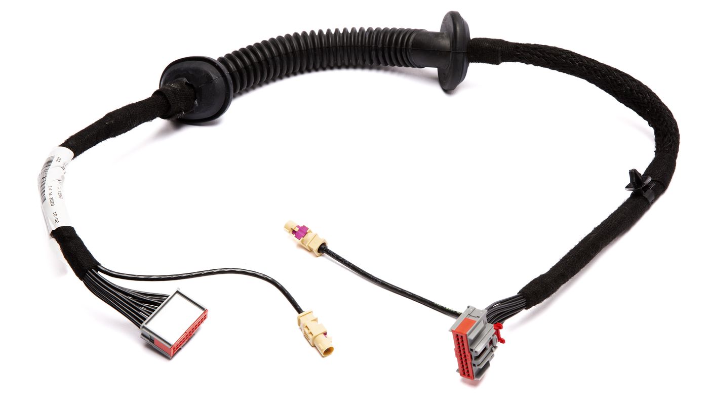 Anschlusskabel
Connecting harness
Câble de connection
Kabel ł