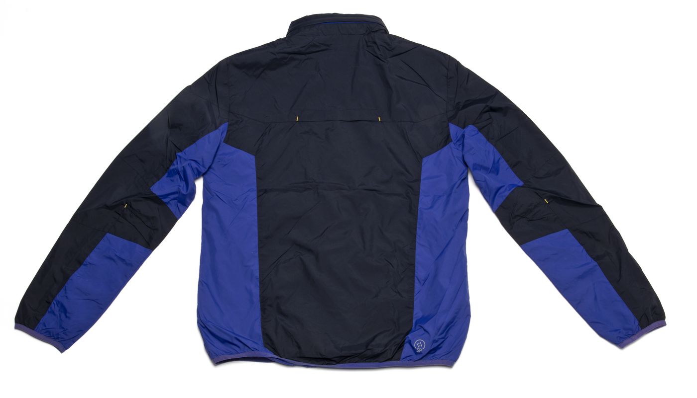 Regenjacke
Waterproof jacket
Veste imperméable