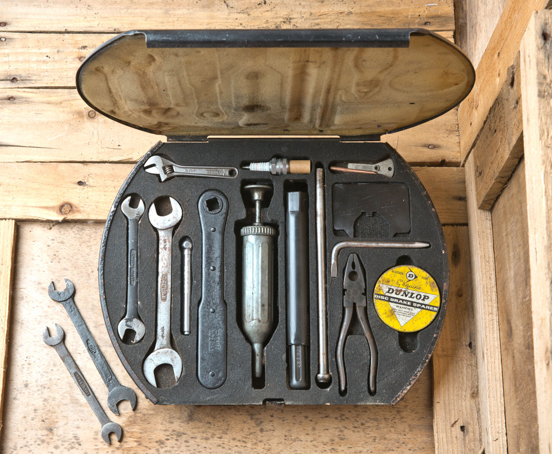 Bordwerkzeugsatz
On board tool kit
Set d'outils de bord
Geree